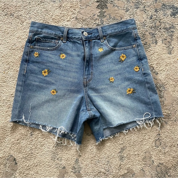 American Eagle Outfitters | Y2K Daisy embroidered blue denim shorts size 6 - Picture 1 of 7